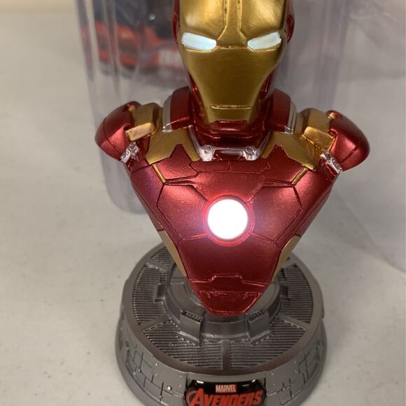 Avengers: Age of Ultron Light Up Paperweight Bust Iron Man - Picture 8 of 10
